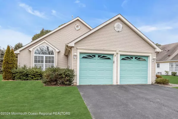 4 Sandhurst Road, Lakewood, NJ 08701