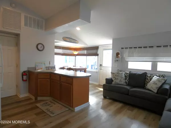 Lavallette, NJ 08735,25 E Cormorant Way