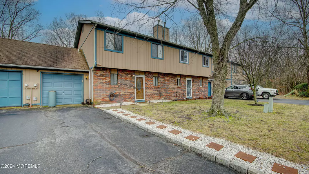 6 Swallow Lane #1000, Howell, NJ 07731