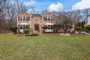 24 Crest Drive, Marlboro, NJ 07746