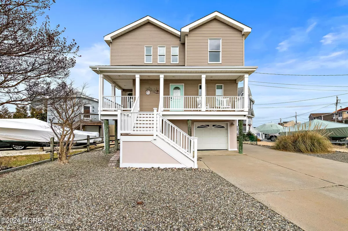 Manahawkin, NJ 08050,8 Marin Lane