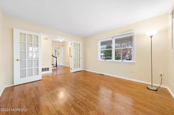 Manahawkin, NJ 08050,104 Mercer Avenue