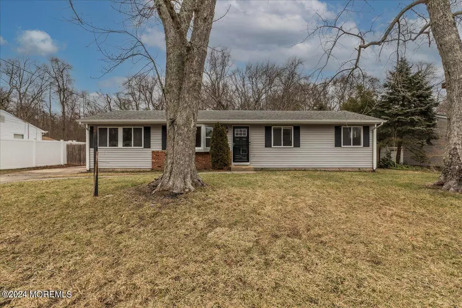 23 Jeanette Street, Bayville, NJ 08721