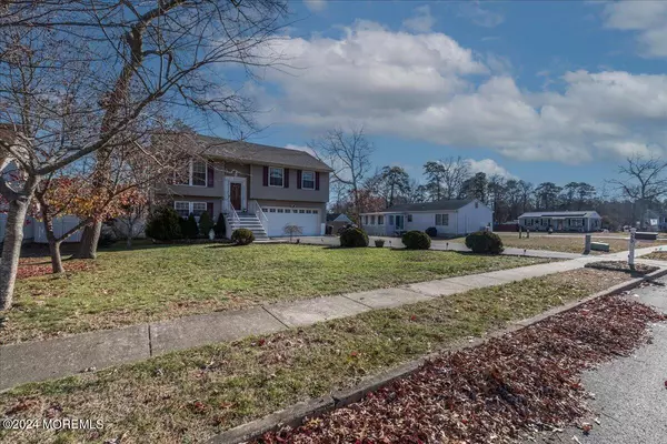 25 Barbara Court, Waretown, NJ 08758