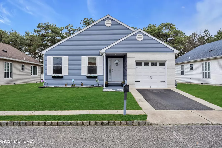 318 Jamaica Boulevard, Toms River, NJ 08757