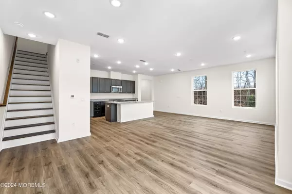 86 Depot Way, Dunellen, NJ 08812
