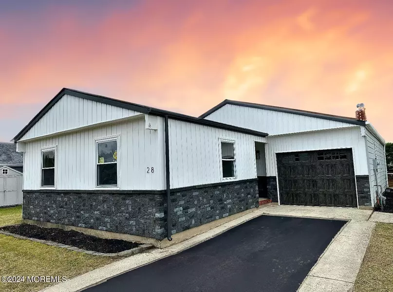 28 Selkirk Avenue, Toms River, NJ 08757