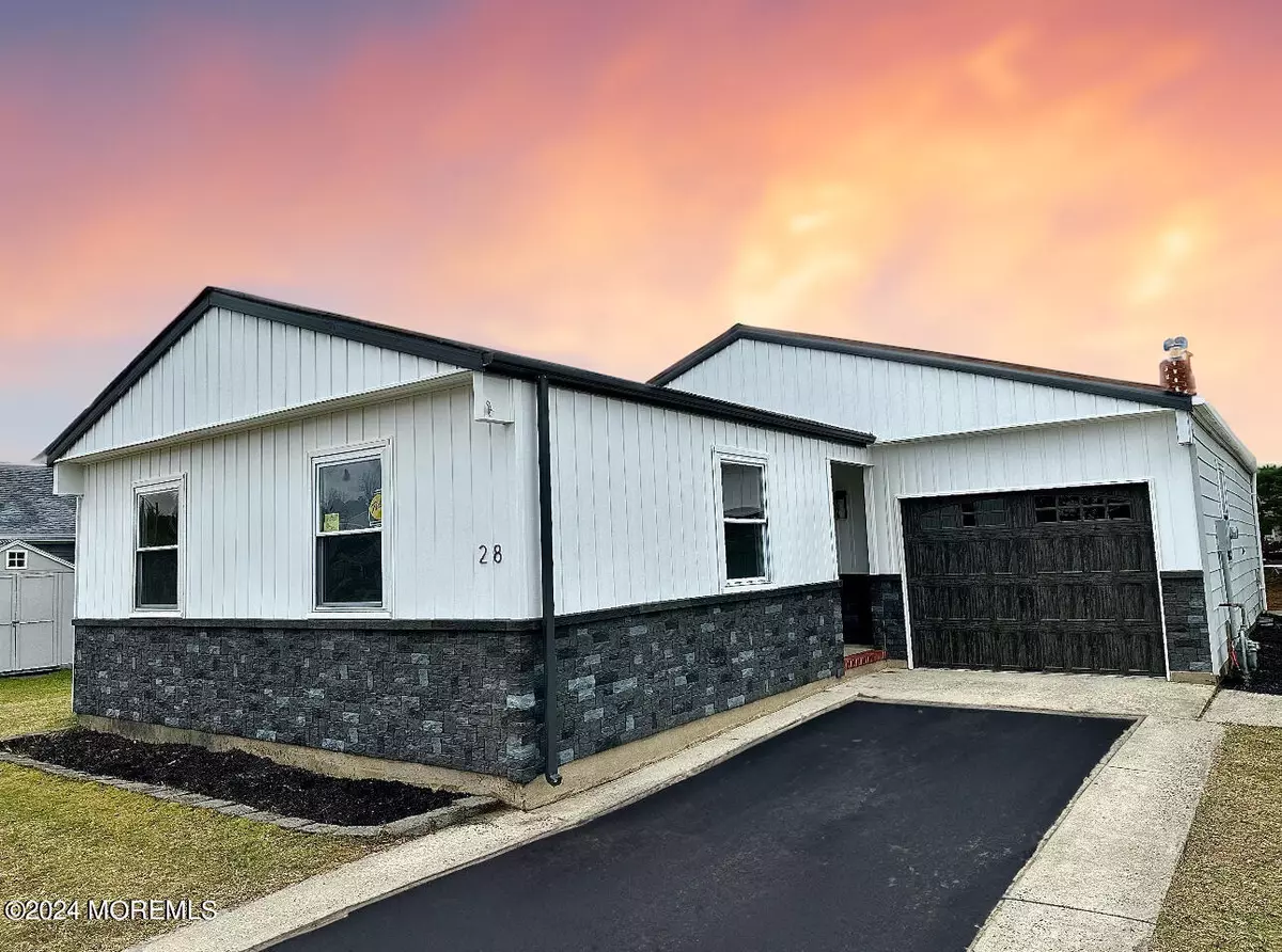 Toms River, NJ 08757,28 Selkirk Avenue
