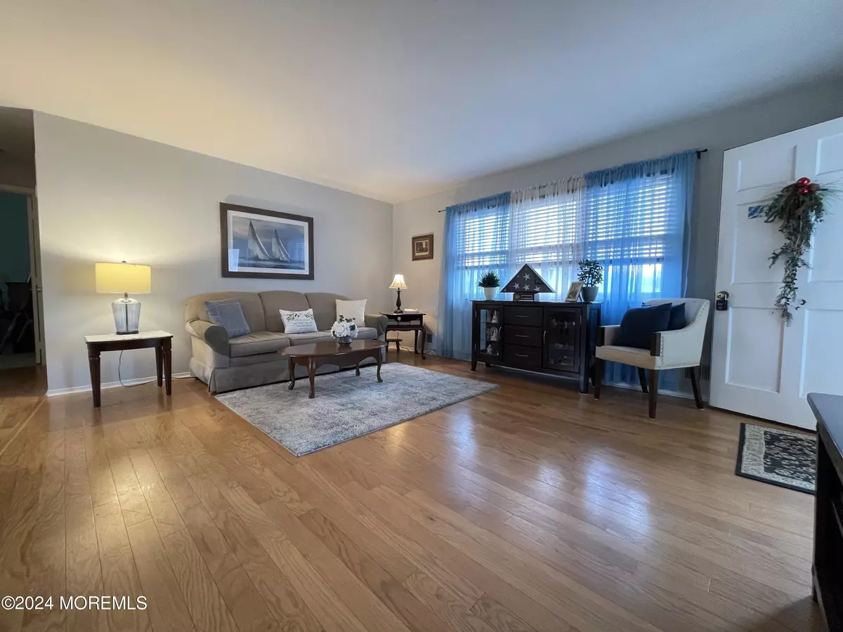 Matawan, NJ 07747,1 Delaware Court