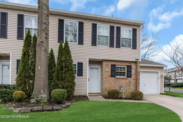 8 Oak Court, Spring Lake Heights, NJ 07762