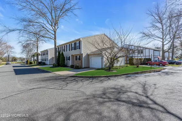 Spring Lake Heights, NJ 07762,8 Oak Court