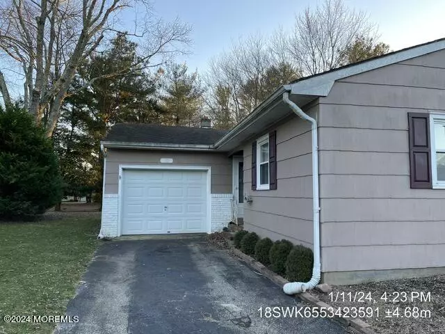 32 Cambridge Court, Toms River, NJ 08757