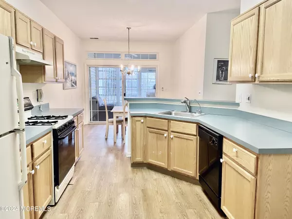 Lakewood, NJ 08701,10 Golden Willows Avenue