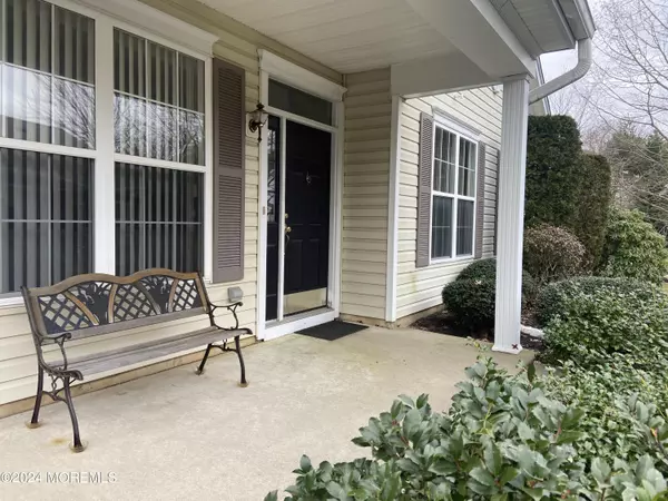 Lakewood, NJ 08701,10 Golden Willows Avenue