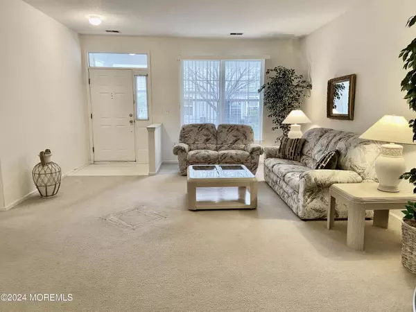 Lakewood, NJ 08701,10 Golden Willows Avenue