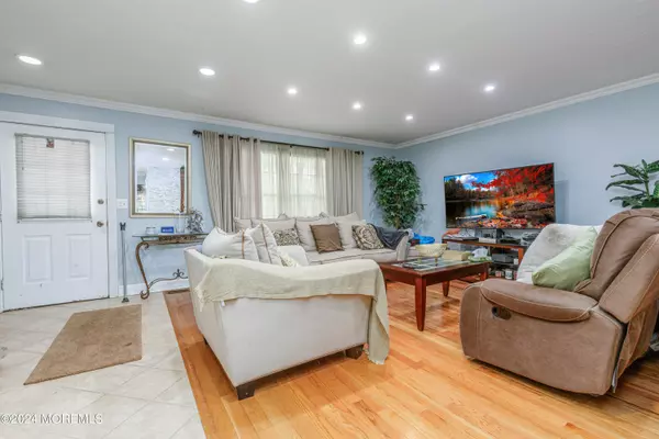 Lakewood, NJ 08701,590 Davids Court