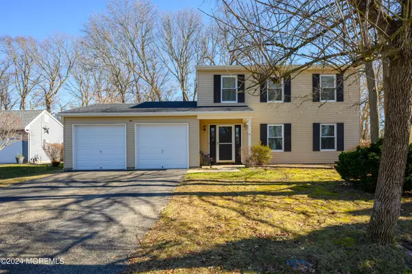 38 Appletree Road, Howell, NJ 07731