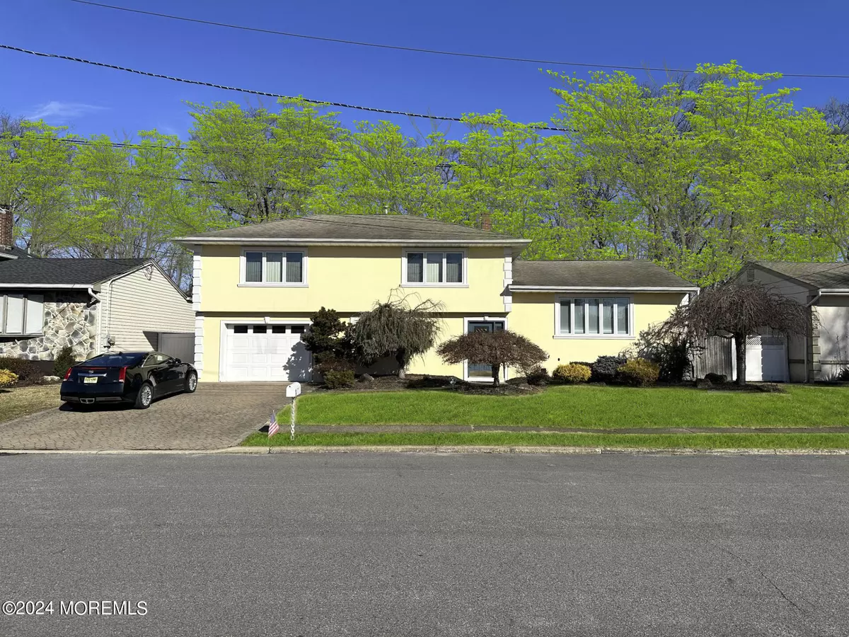 Totowa, NJ 07512,26 Craig Court