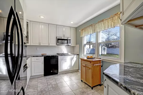 Hazlet, NJ 07730,12 Carriage Road N