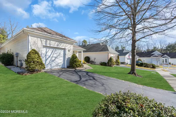 Lakewood, NJ 08701,22 Autumn Rise Lane