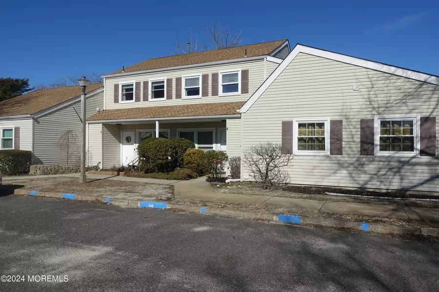 6 S Seas Court, Barnegat, NJ 08005