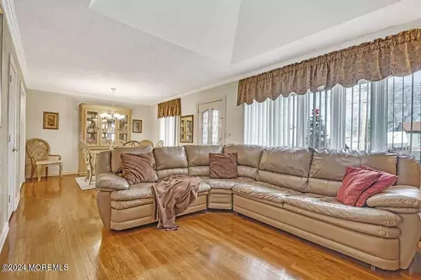 Hazlet, NJ 07730,34 Coral Drive