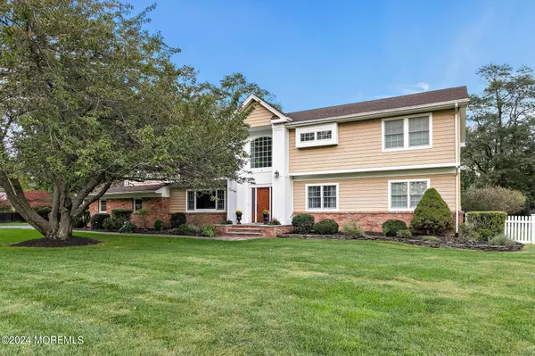 Rumson, NJ 07760,15 Oakes Road