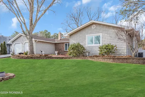 Bayville, NJ 08721,549 Columbus Circle SE