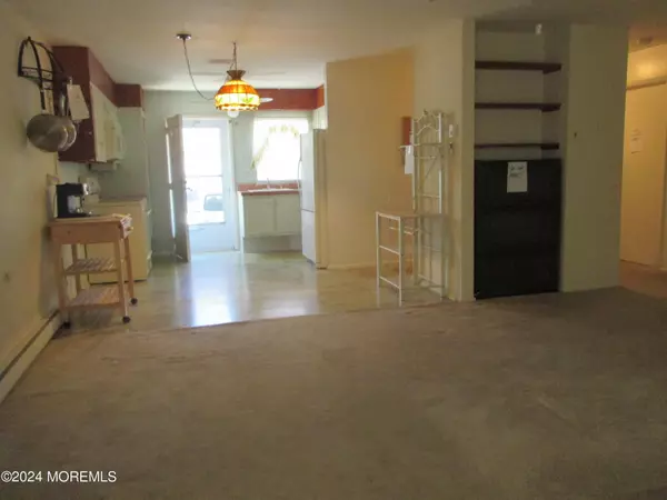 Lakewood, NJ 08701,71 Dorchester Drive