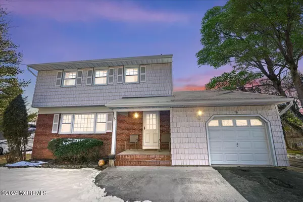 5 Woodmere Drive, Eatontown, NJ 07724