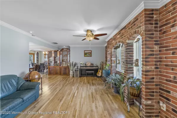 Springfield, NJ 07081,8 Elmwood Road