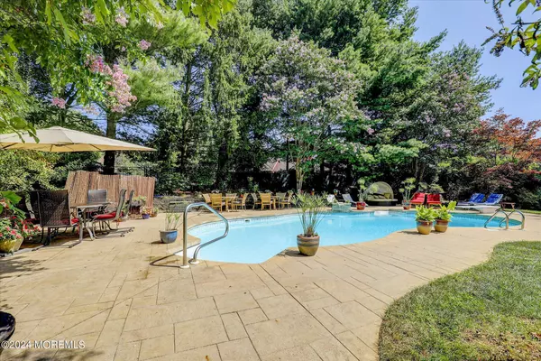 Holmdel, NJ 07733,7 Wagon Way