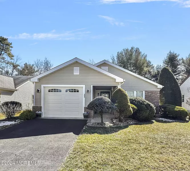 11 Harrogate Lane, Manchester, NJ 08759