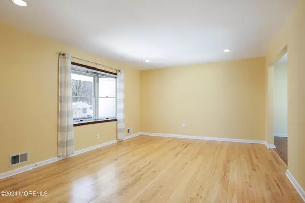 Hazlet, NJ 07730,6 Chestnut Drive