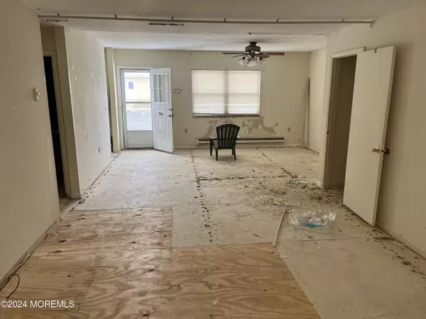 Eatontown, NJ 07724,79 White Street