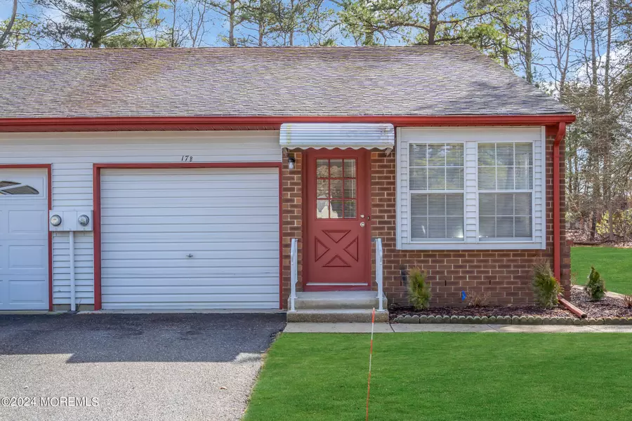 17 Canton Drive, Whiting, NJ 08759