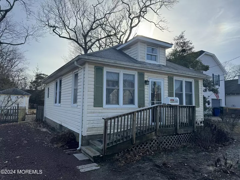 617 Huntington Avenue, Pine Beach, NJ 08741