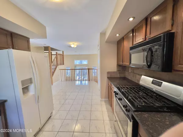 Holmdel, NJ 07733,53 Agostina Drive #240