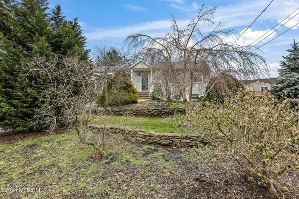 Hazlet, NJ 07730,7 Kentucky Drive