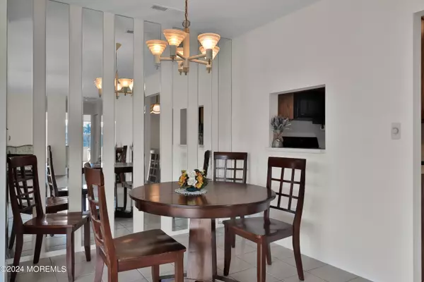 Red Bank, NJ 07701,21 Honeysuckle Lane #197