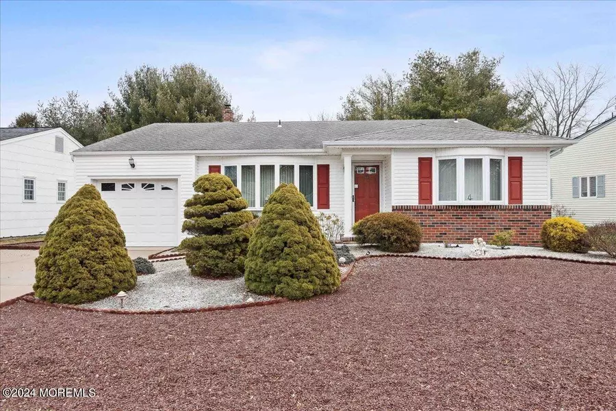 53 Westport Drive, Toms River, NJ 08757