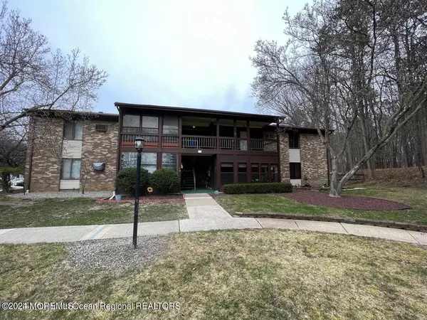 105 Amberly Drive #H, Manalapan, NJ 07726