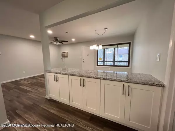 Manalapan, NJ 07726,105 Amberly Drive #H