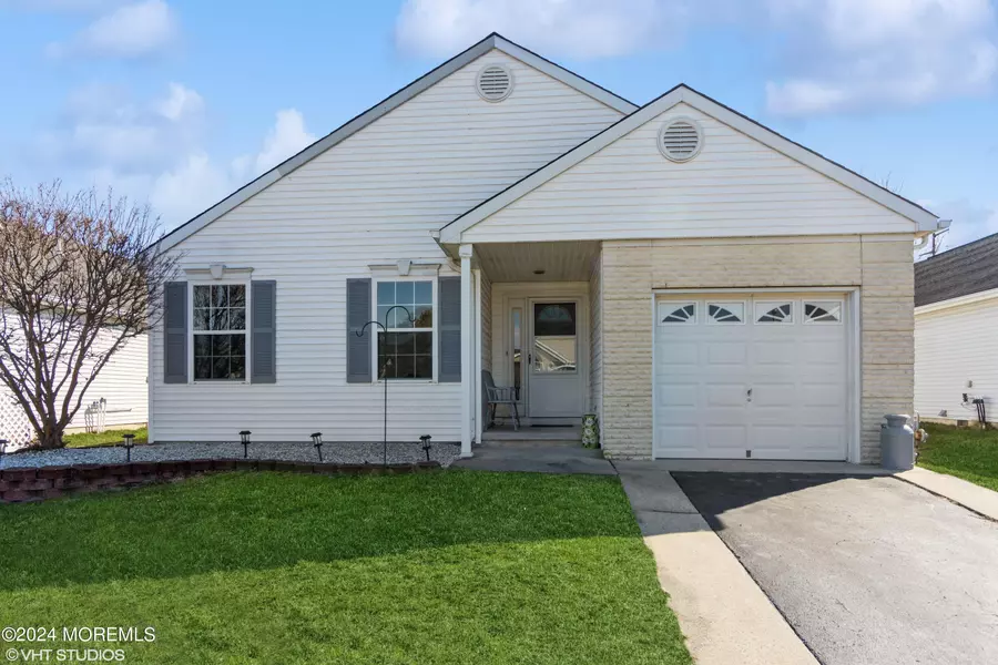 8 Winterton Drive, Toms River, NJ 08757