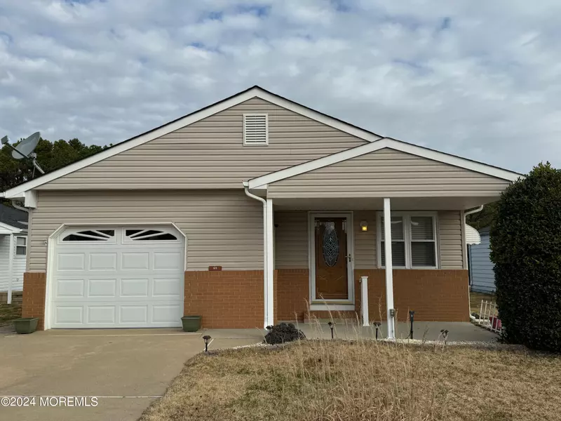 53 Selkirk Avenue, Toms River, NJ 08757