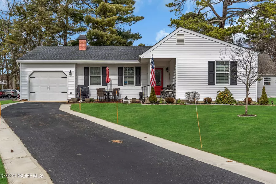 8 Swift Circle, Whiting, NJ 08759