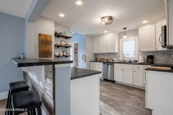 Red Bank, NJ 07701,75 Applegate Street