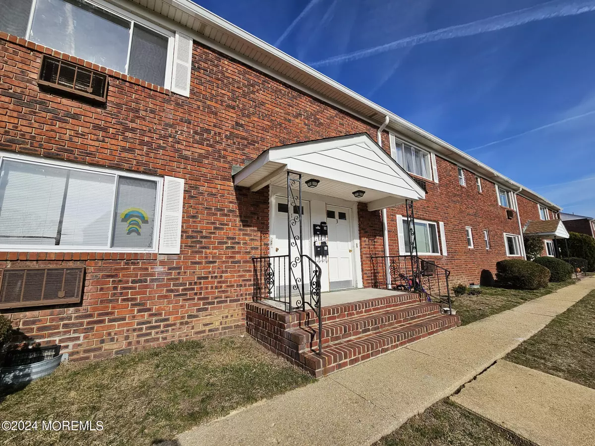 Eatontown, NJ 07724,1 Magnolia Lane #B