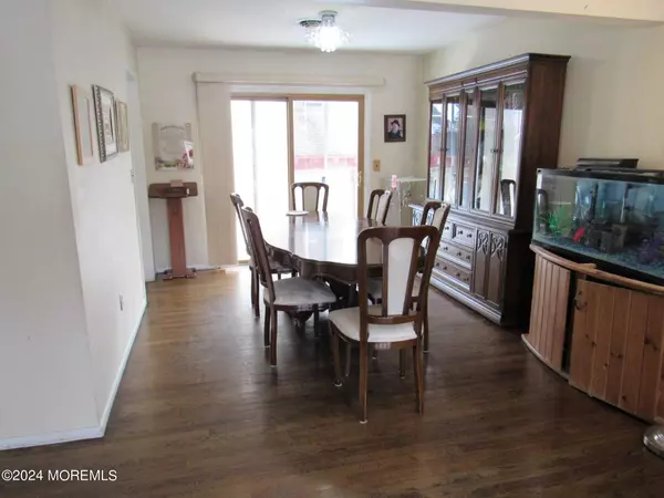 Lakewood, NJ 08701,5 Royal Avenue