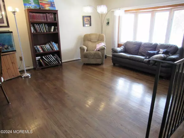 Lakewood, NJ 08701,5 Royal Avenue